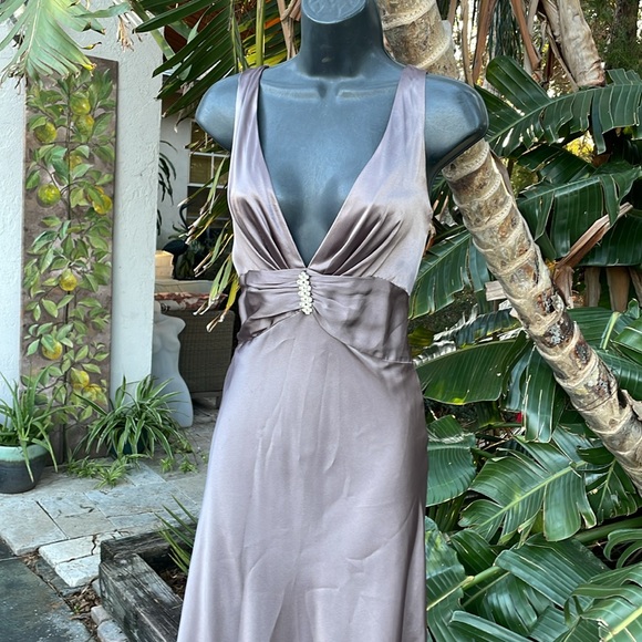 Night Way metallic silver satin gown with train - Picture 4 of 9